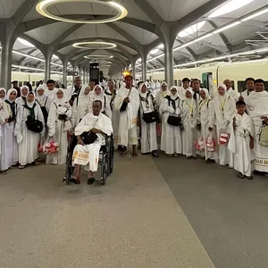 Rombongan jamaah haji MIW berpakaian ihram